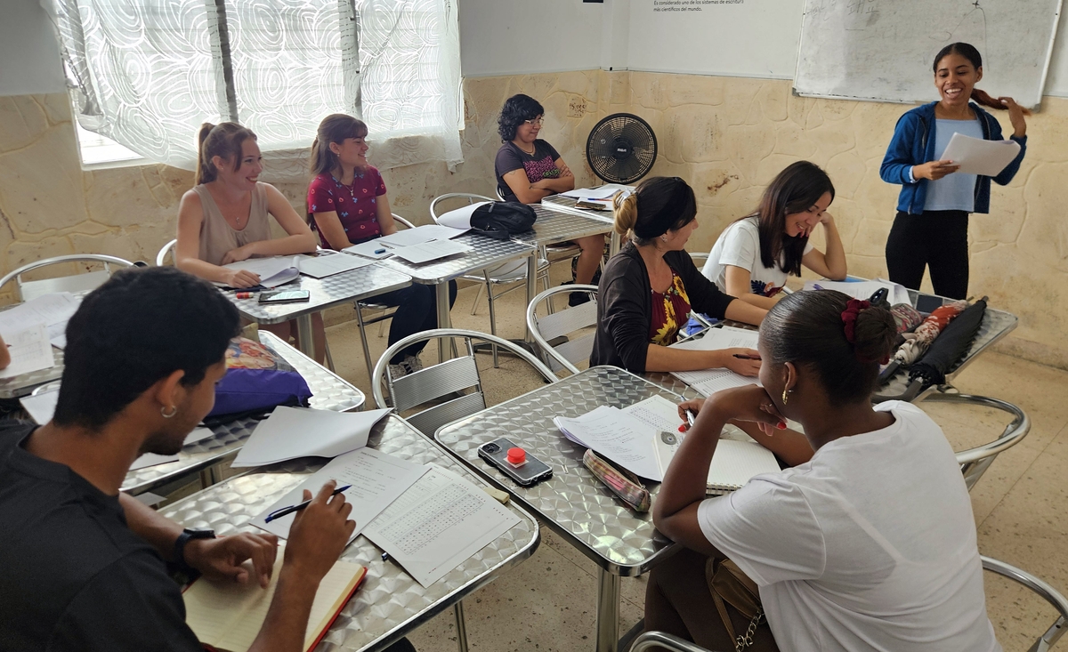 쿠바 아바나 한글학교에서 공부하는 학생들