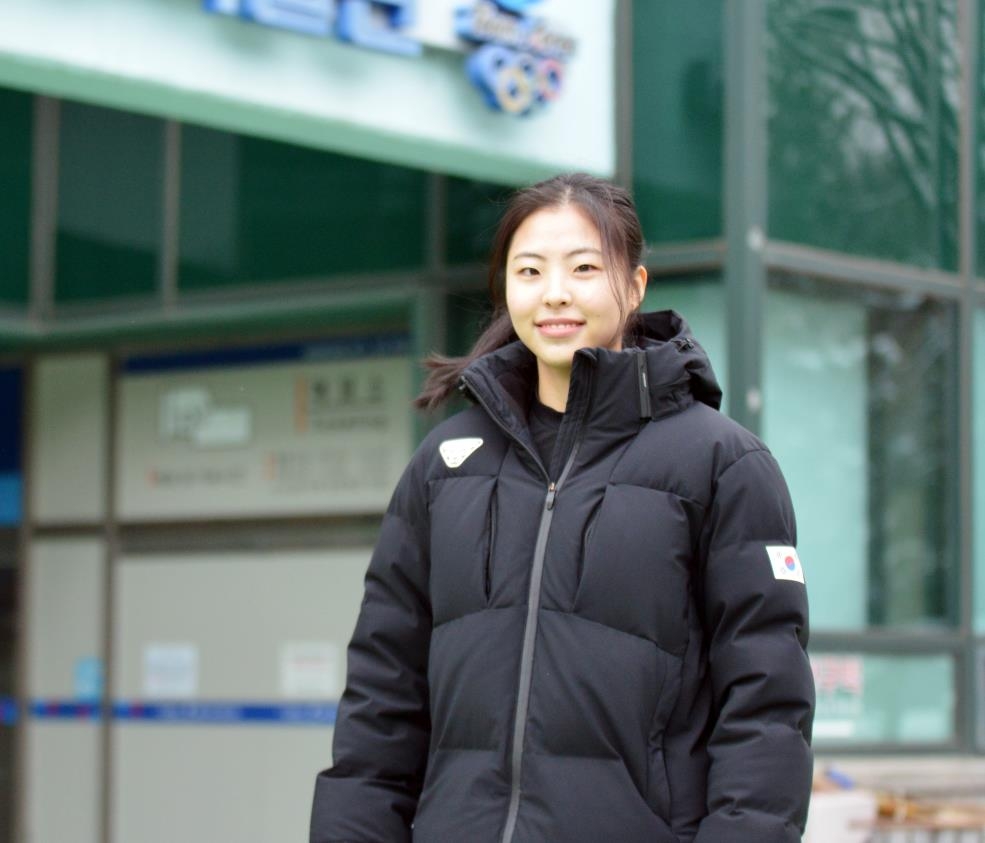 Lee Na-hyun, the national ice skater, smiles