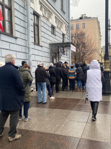 People participating in the noon voting protest for the Russian presidential election