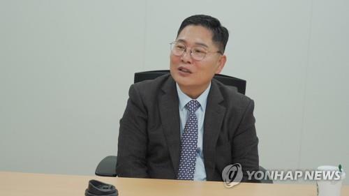 연합뉴스와 인터뷰 중인 김성은 목사