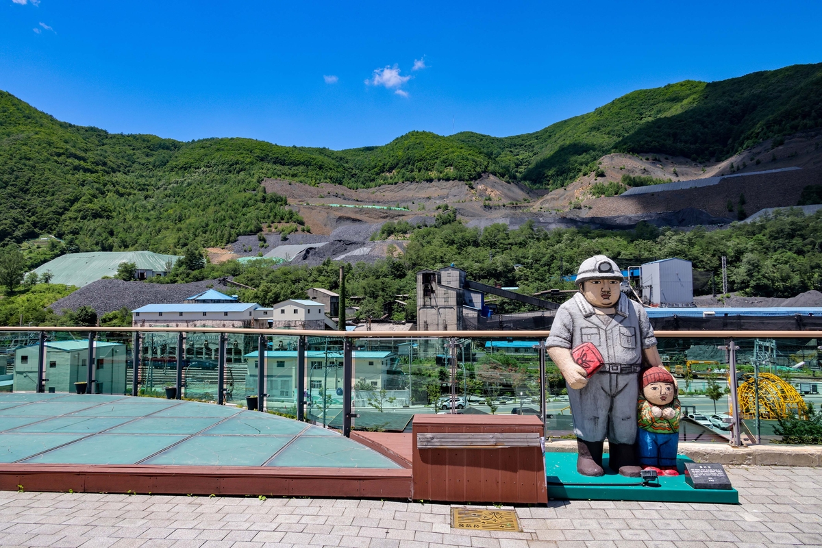 삼방동 전망대에서 바라본 철암역두 선탄시설[사진/백승렬 기자]