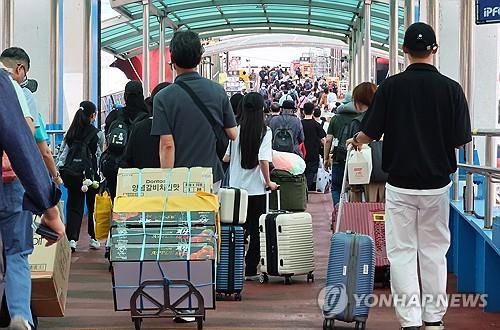 추석 앞두고 고향 가는 귀성객들