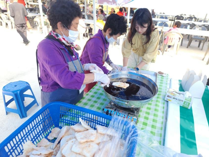 사천서 맛보는 '자갈 한과'…대 끊긴 전통을 축제로 복원