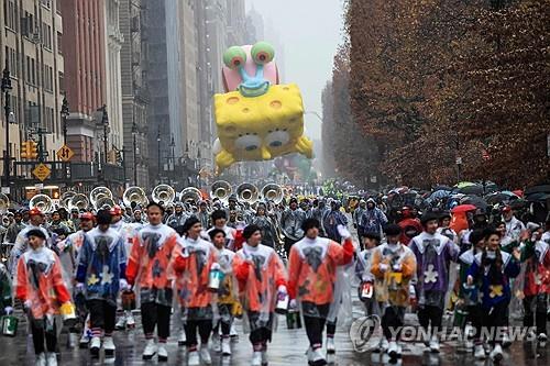 SpongeBob balloons appear in the New York Thanksgiving Day Parade