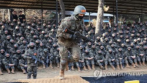 [올드&뉴] 포퓰리즘에 무너지는 군대…국방부시계 다시 돌리려면