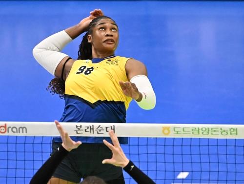 한국도로공사에 지명된 모마의 현대건설 시절 공격 장면