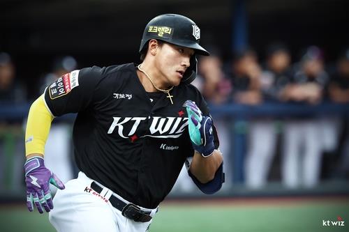 kt 안현민의 13일 경기 모습. 