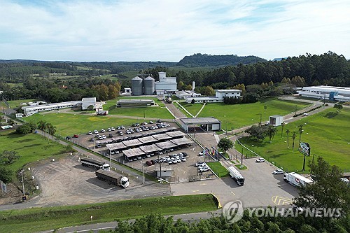 16일(현지시간) 드론을 이용해 촬영된 브라질 히우그란지두술주(州) 양계 시설[몬치네그루 로이터=연합뉴스. 재판매 및 DB 금지]