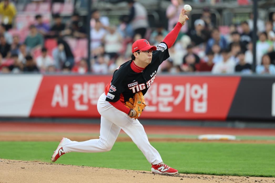 KIA 양현종, 소나기 실책에도 역투…kt전 6⅔이닝 비자책