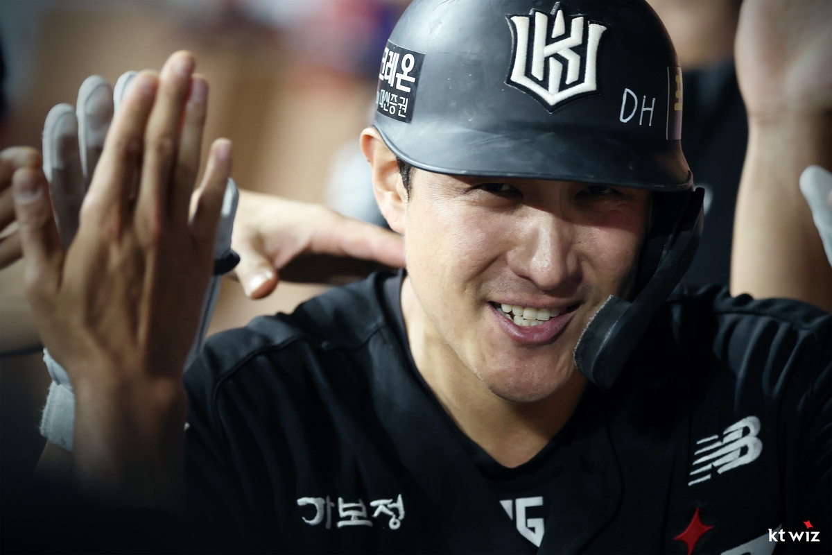 황재균 4안타에 7연타석 안타…kt, 주말 키움 3연전 2승 확보