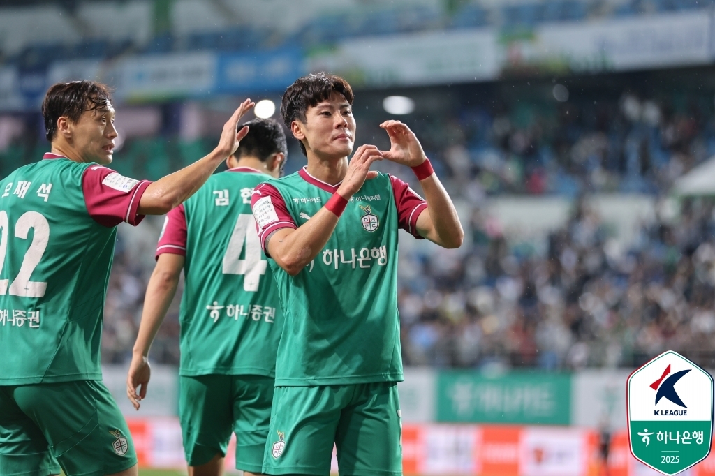 골 세리머니하는 대전 최건주(오른쪽). 