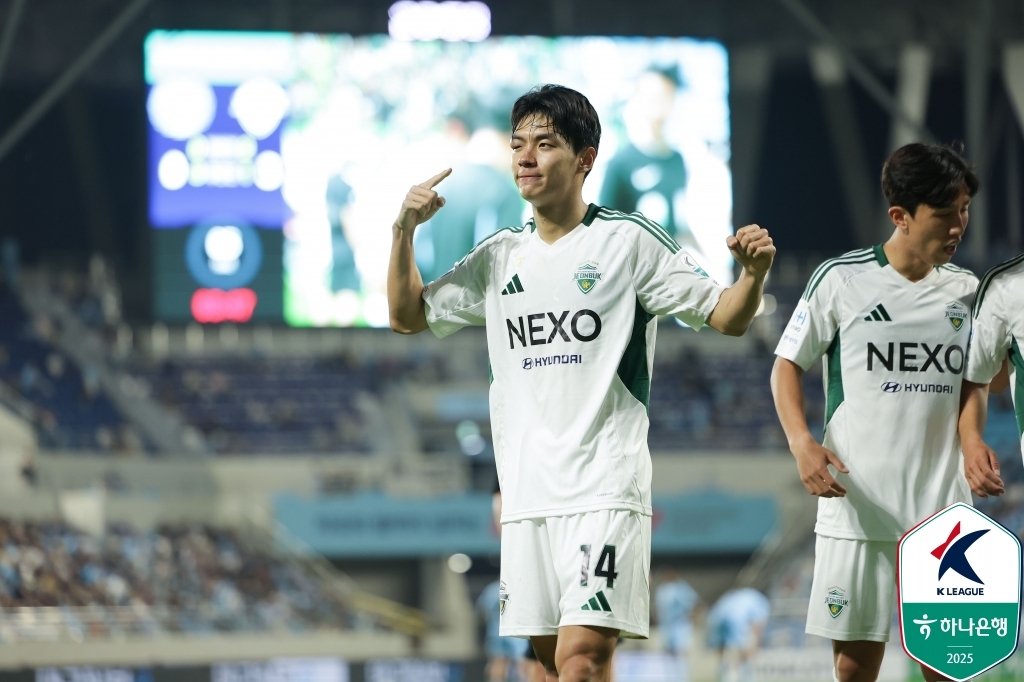 전북, 대구 4-0 완파하고 선두 탈환…'첫 태극마크' 전진우 골맛(종합)