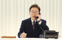 "李대통령, 시진핑 中국가주석과 첫 전화 통화"