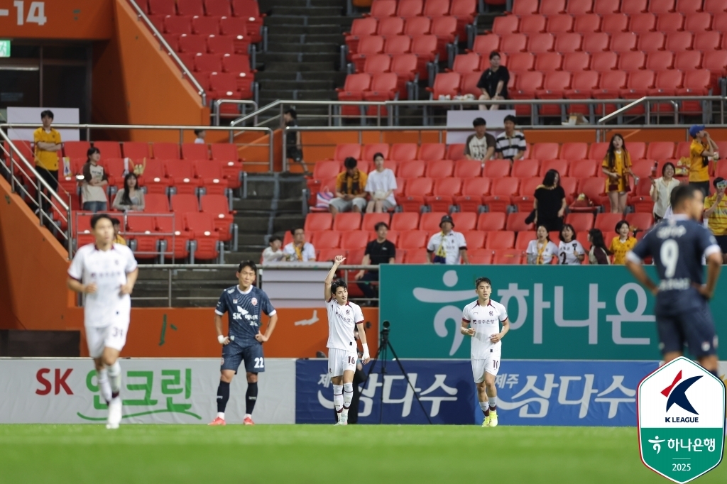 10명이 싸운 광주, 제주에 1-0 진땀승…5경기 만에 승전고