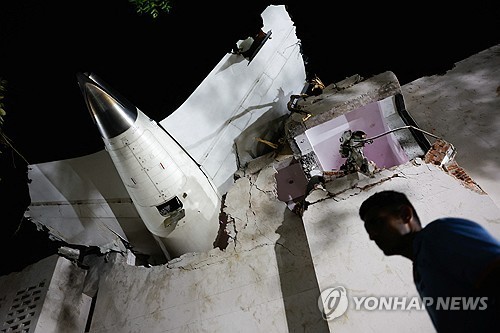 건물로 추락한 에어인디아 여객기