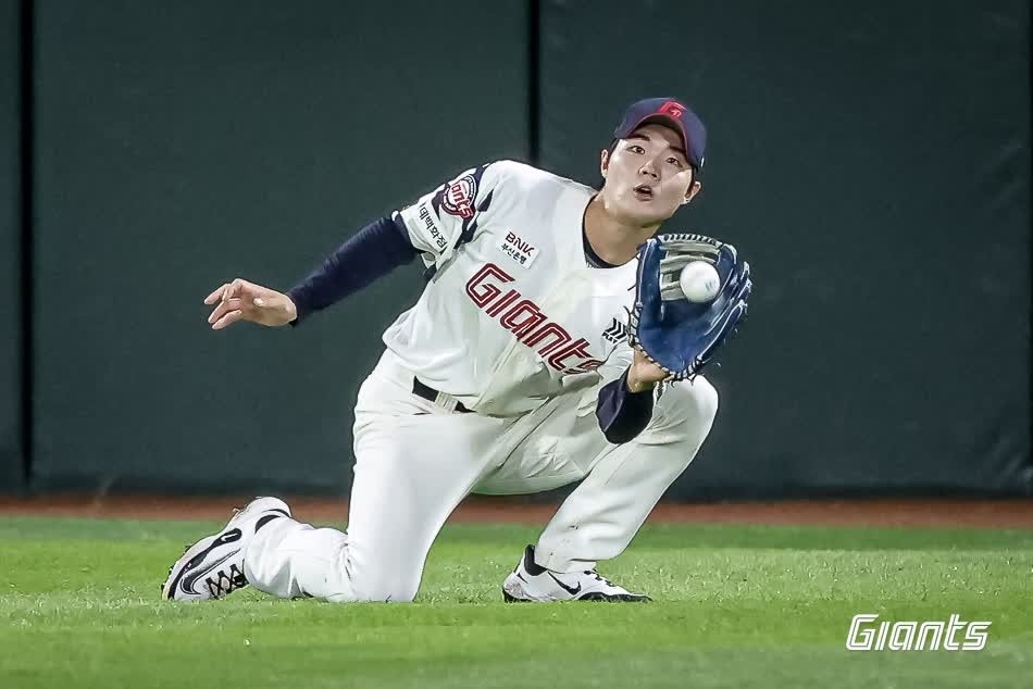 자꾸 등장하는 롯데 중견수…4번째 '마트료시카'는 신인 한승현