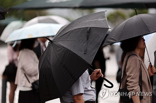 충북 흐리고 곳에 따라 비…낮 최고 27∼31도