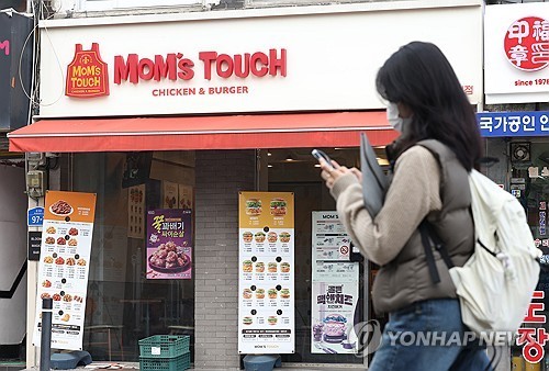 배달 이중가격에 외식물가 뛴다…"치킨 2천∼3천원 올라"