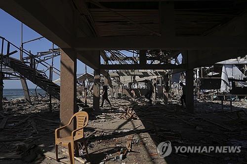 해변카페 공격에 500파운드급 폭탄 쓴 이스라엘…전쟁범죄 비판 | 연합뉴스
