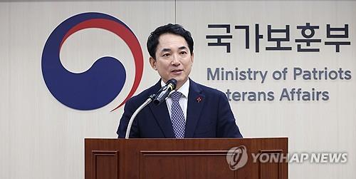 박민식, 기업 자문역 취업…홍철호, 굽네치킨 관계사 회장 복귀