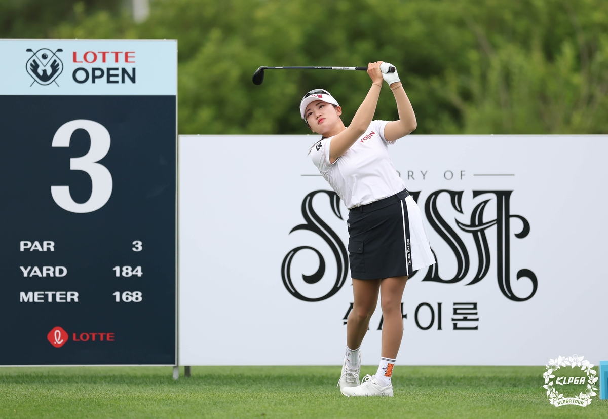 드라이버 달인 노승희, KLPGA 롯데오픈 2R 단독 선두