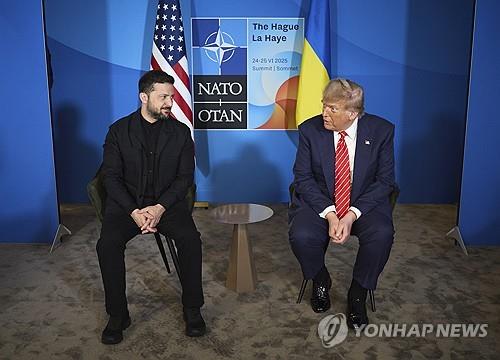 "트럼프, 젤렌스키와 통화서 '방공지원 재개' 의사 피…