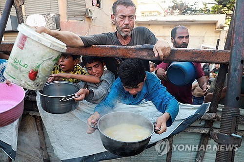이스라엘 구호품 받으려다 한달간 살해된 가자주민 800…
