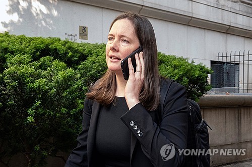 면직된 '엡스타인 사건' 美검사 "두려움은 폭군의 도구…