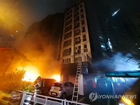 광명 아파트 화재로 3명 심정지 등 32명 부상…"주차장서 발화"
