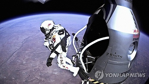 세계 최초 초음속 자유낙하 스카이다이버 추락사