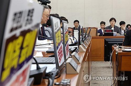 정은경 청문회…국힘 "팬데믹 개미왕"·與 "헌신적 공직자 모욕"(종합) 관련 이미지2