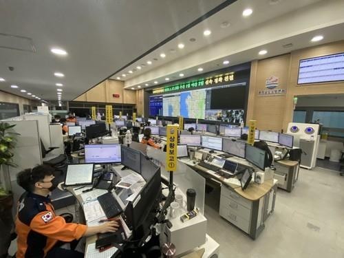 천안 지하주차장 전기차서 불…소방 당국 "진화 중"