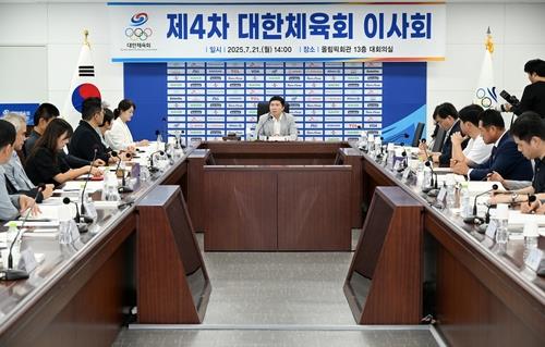 윤홍근 BBQ 회장, 대한체육회 부회장 고사…기업 경영에 전념
