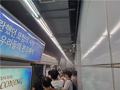 서울역 지나던 지하철 