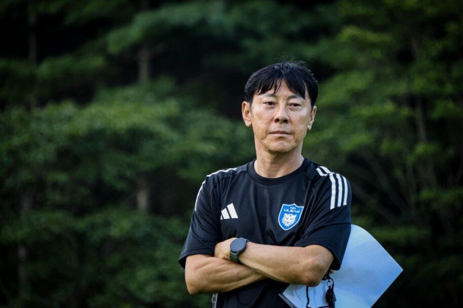 5일 울산서 첫 훈련 지휘한 신태용 감독