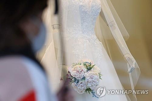 사전고지 없이 웨딩홀 리모델링 논란…예약한 예비부부 
