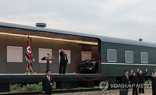 김정은 수해 현장 방문서 최신형 '마이바흐' 차량 포착