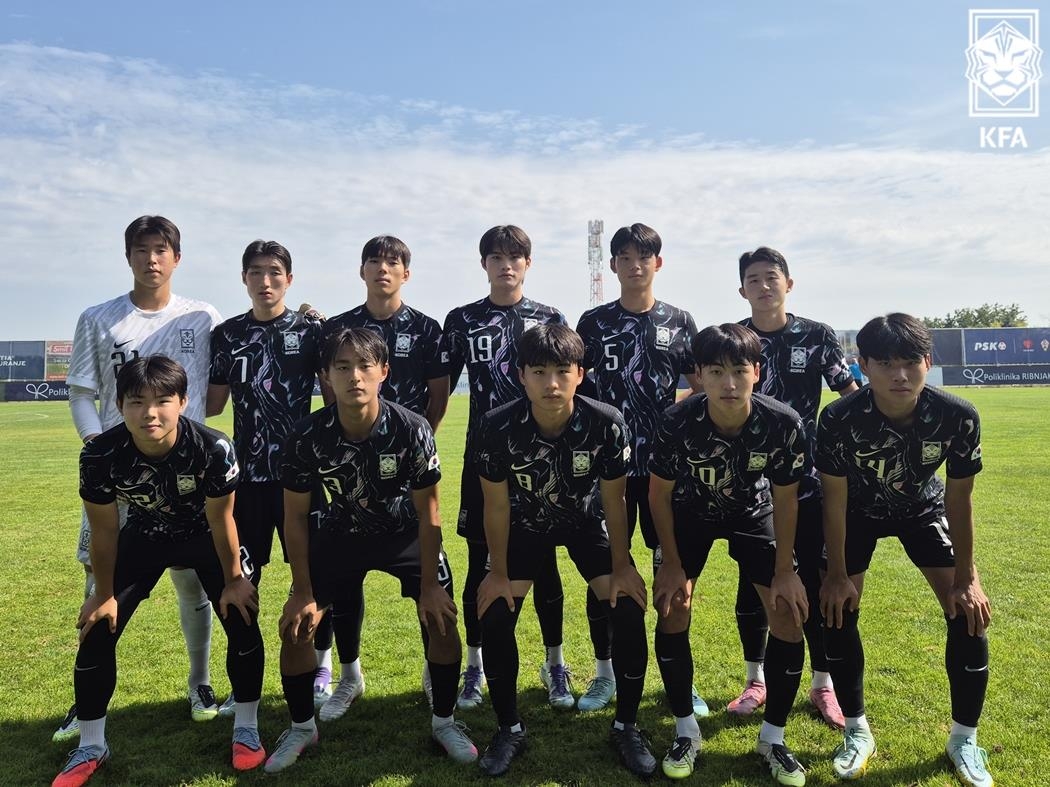 폴란드와의 친선대회 3차전에 선발로 나선 U-17 대표팀 선수들.