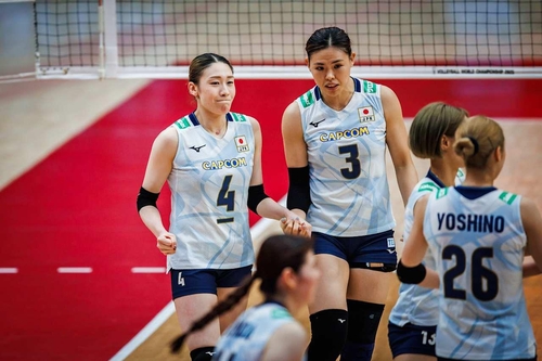 일본 여자배구 대표팀에서 활약한 페퍼저축은행의 아시아 쿼터 시마무라(중앙 3번)