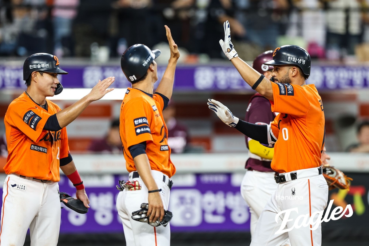 뜨거워진 프로야구 선두 경쟁…LG·한화, 2.5경기 차로 좁혀져(종합)