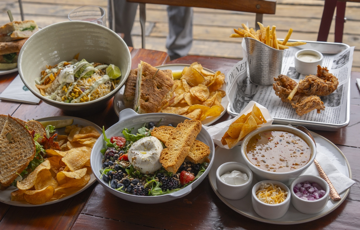 야외 식탁에서 품격 있는 식사를 할 수 있는 디어밸리 카페 [사진/성연재 기자] 