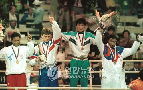 서울 올림픽 당시 시상대 꼭대기에 선 박시헌(왼쪽 3번째)
