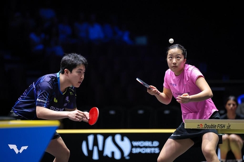 탁구 '황금 콤비' 임종훈-신유빈, 중국 스매시 혼복 8강행 좌절