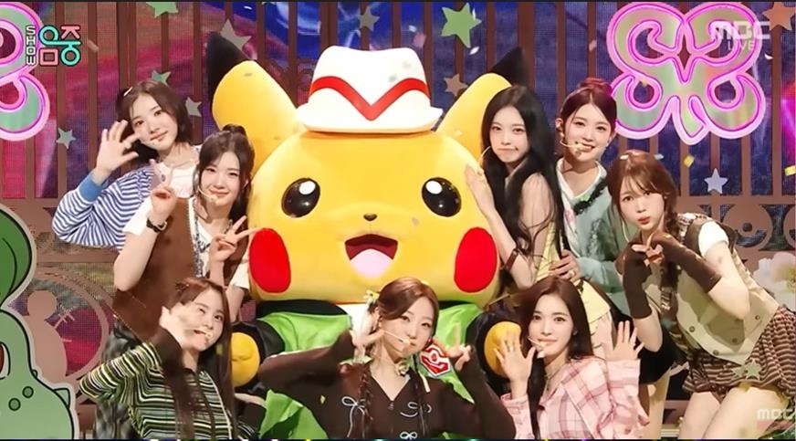 하츠투하츠 '프리티 플리즈' TV 음악 프로그램 무대에 등장한 피카츄