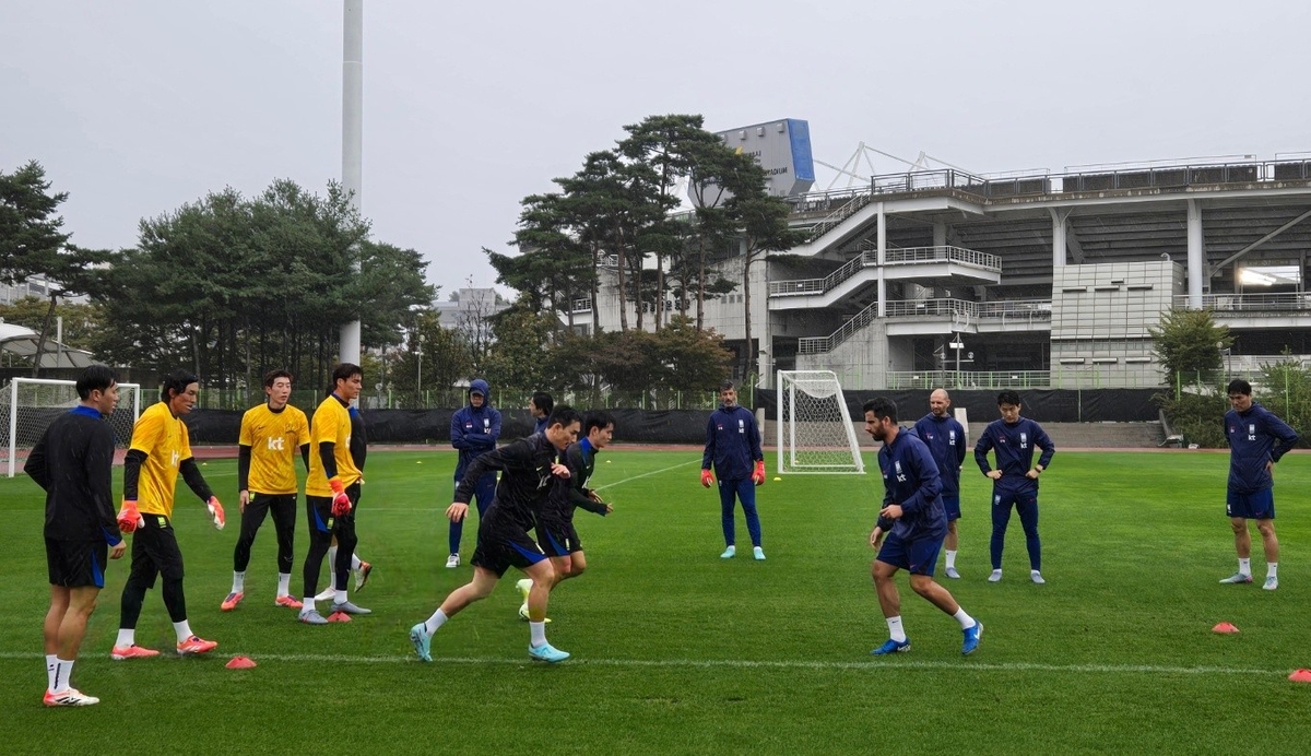 6일 고양종합운동장 보조경기장에서 훈련하는 축구 대표팀