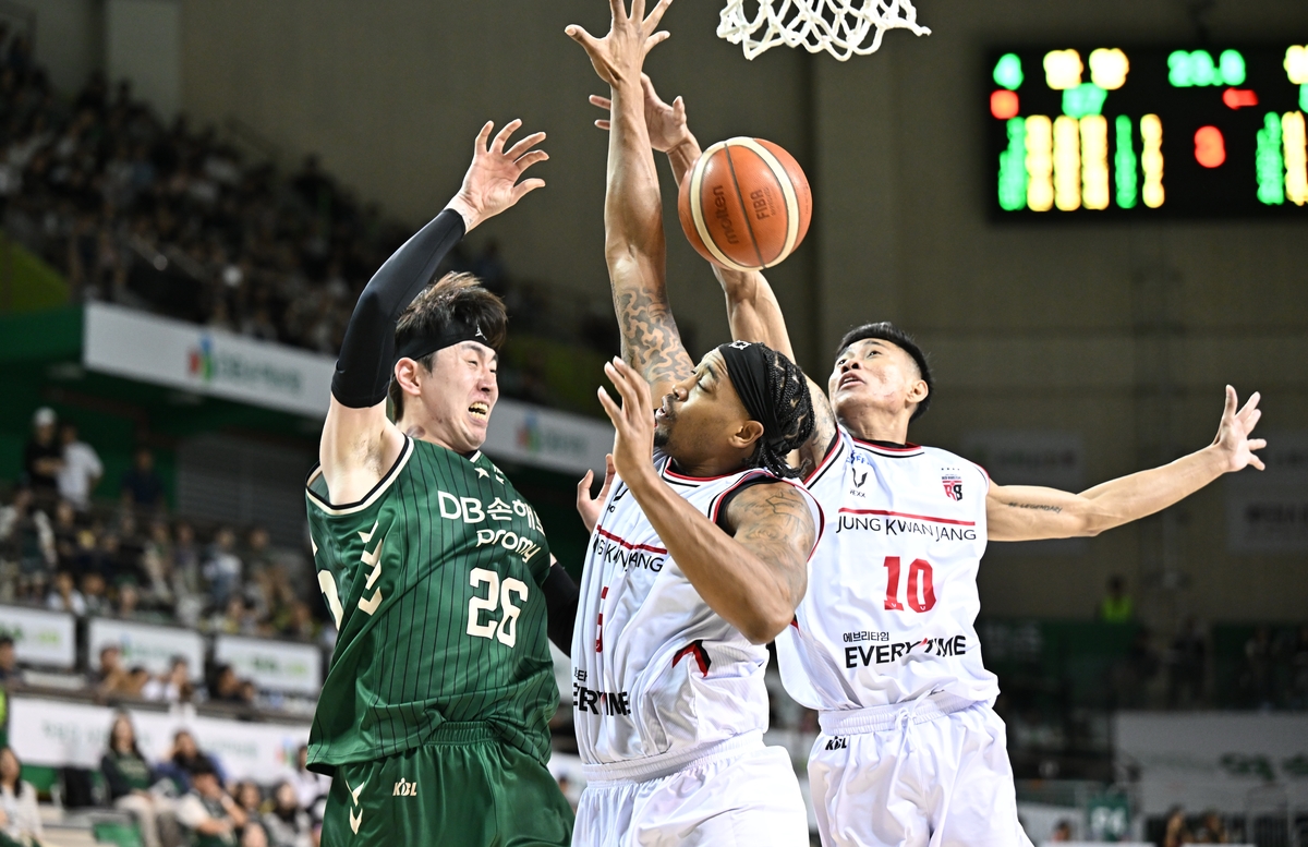 '해결사 알바노' 앞세운 DB, 75-69로 정관장 꺾고 안방 첫 승