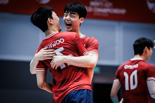 U-21 남자배구 대표팀에 참가 중인 이우진(중앙)