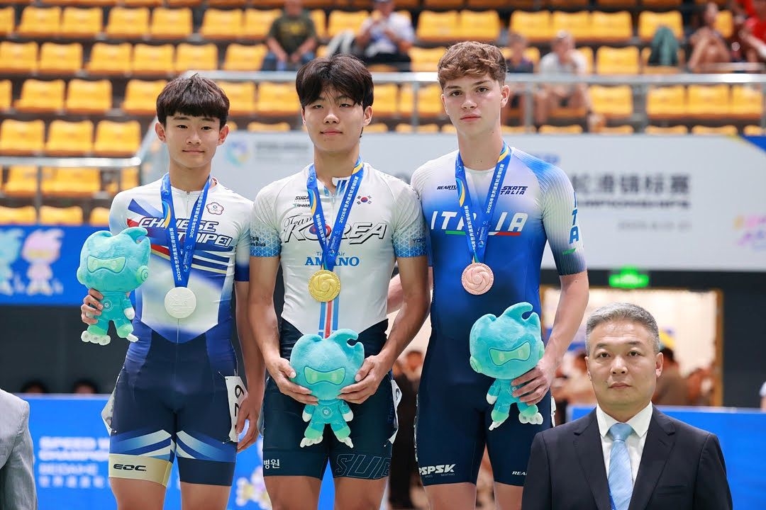 세계스피드선수권대회에서 한국 선수로는 8년 만에 개인종목 금메달 획득한 김지찬