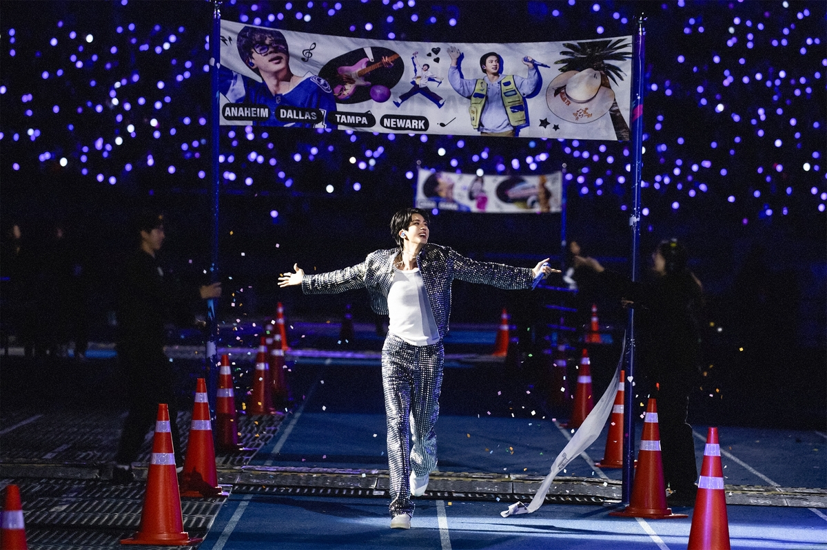그룹 방탄소년단(BTS) 진 솔로 팬 콘서트 투어 앙코르 공연