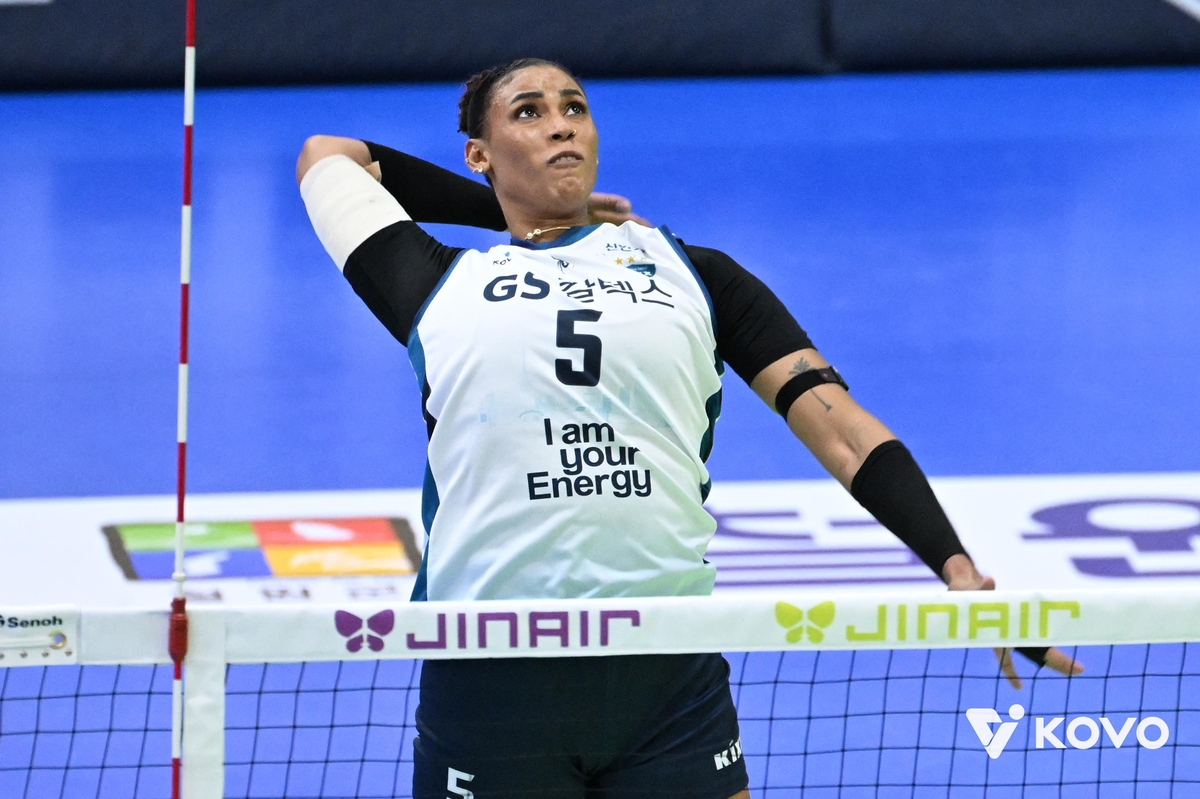 공격하는 GS칼텍스의 실바